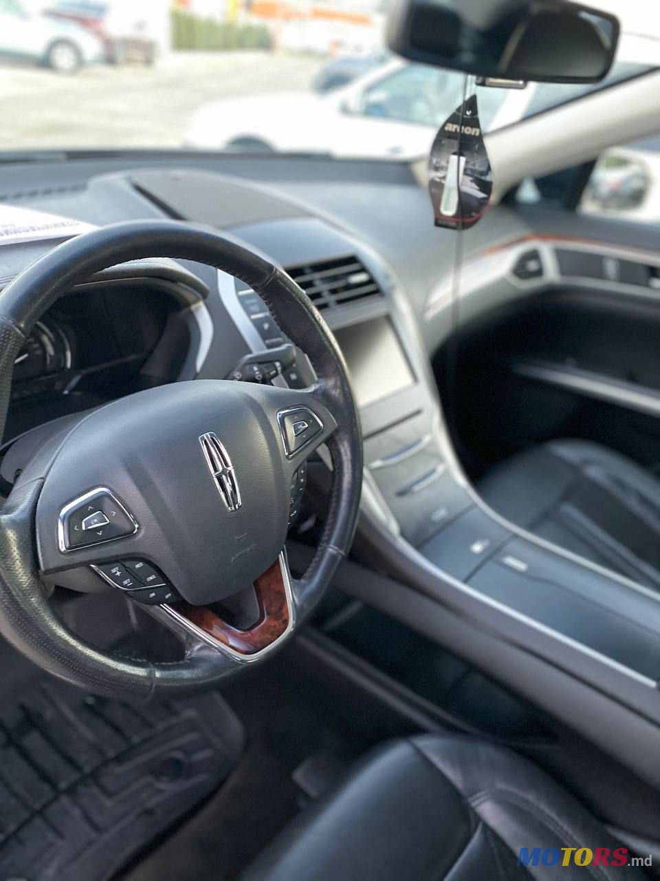2013' Lincoln MKZ photo #5