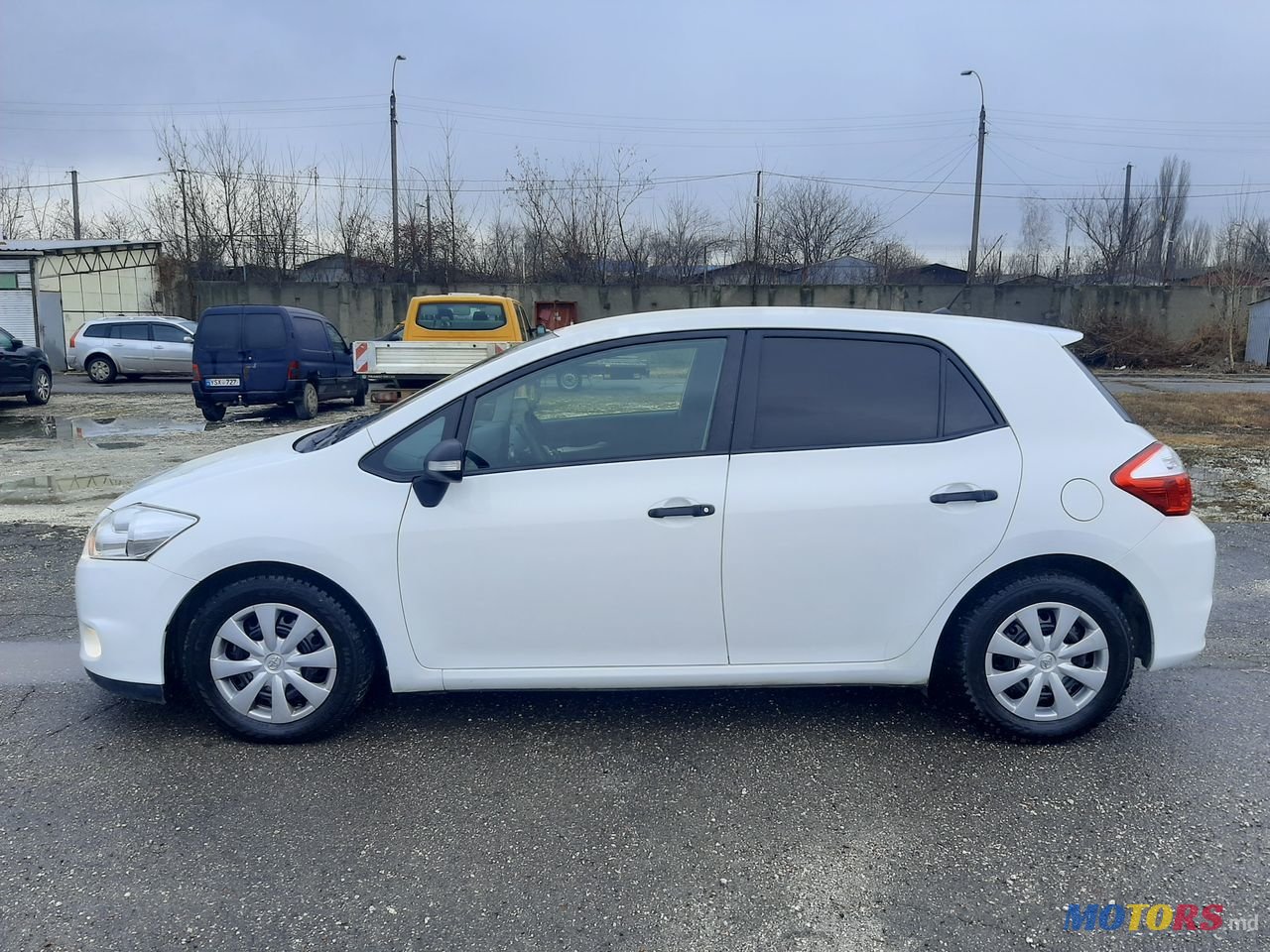 2012' Toyota Auris photo #3