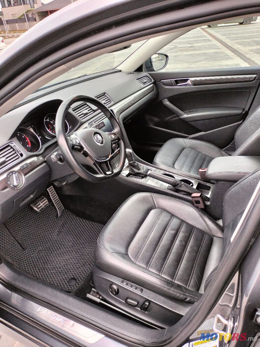 2017' Volkswagen Passat photo #6
