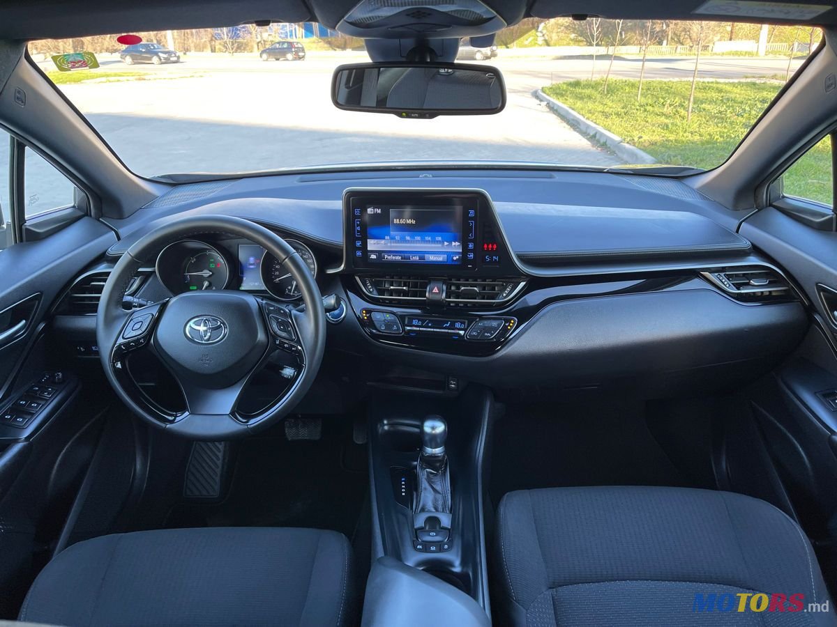 2018' Toyota C-HR photo #5