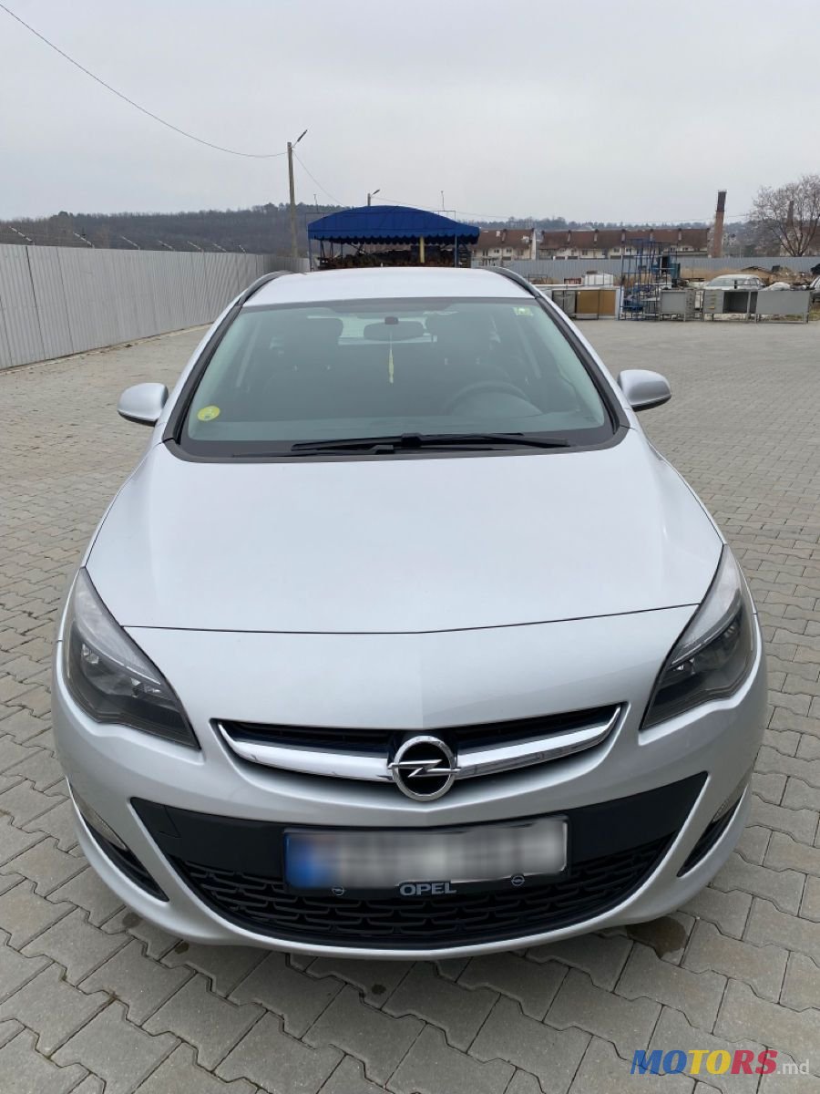 2013' Opel Astra photo #3