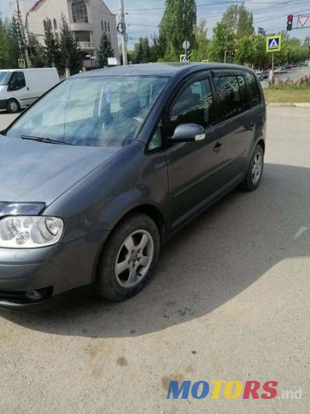 2004' Volkswagen Touran photo #5