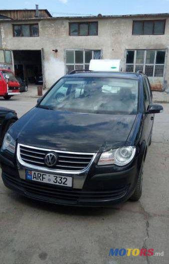 2008' Volkswagen Touran photo #1