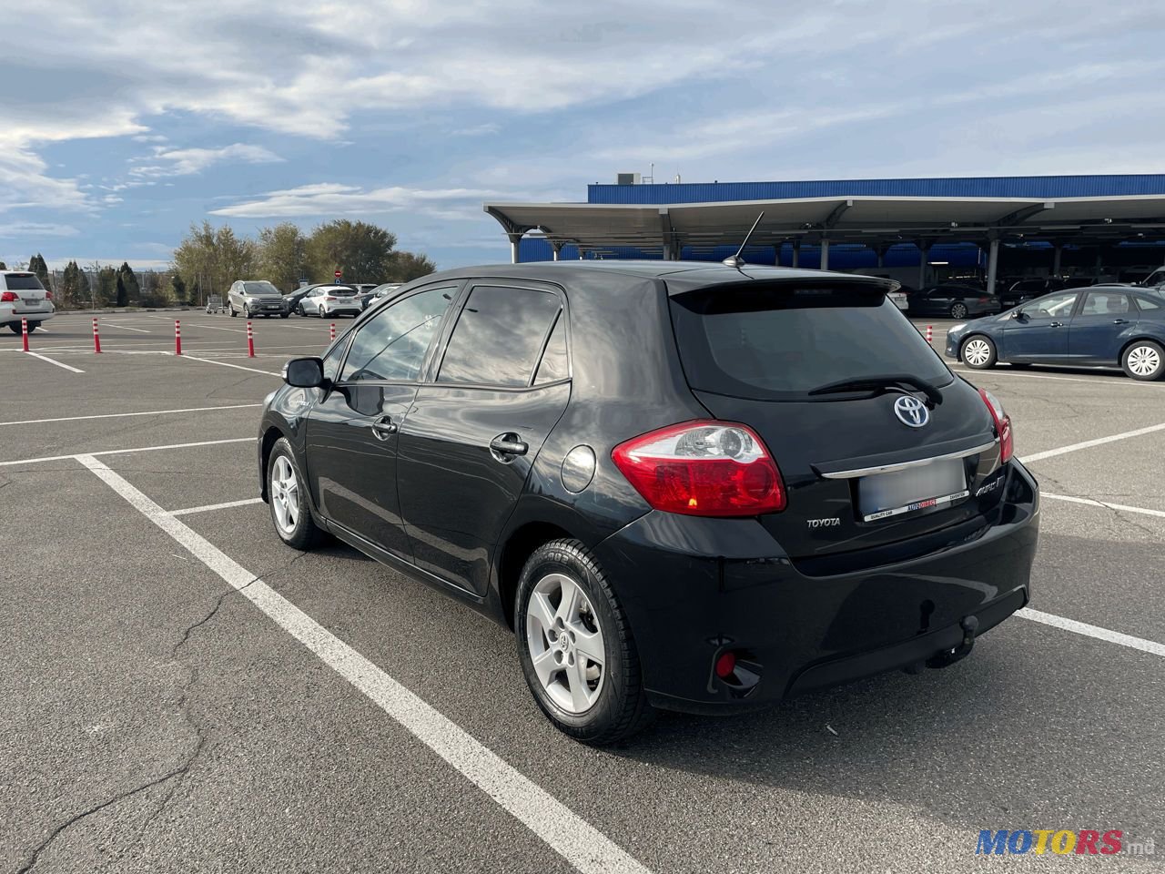 2011' Toyota Auris photo #2