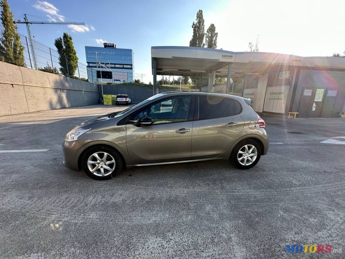 2012' Peugeot 208 photo #1