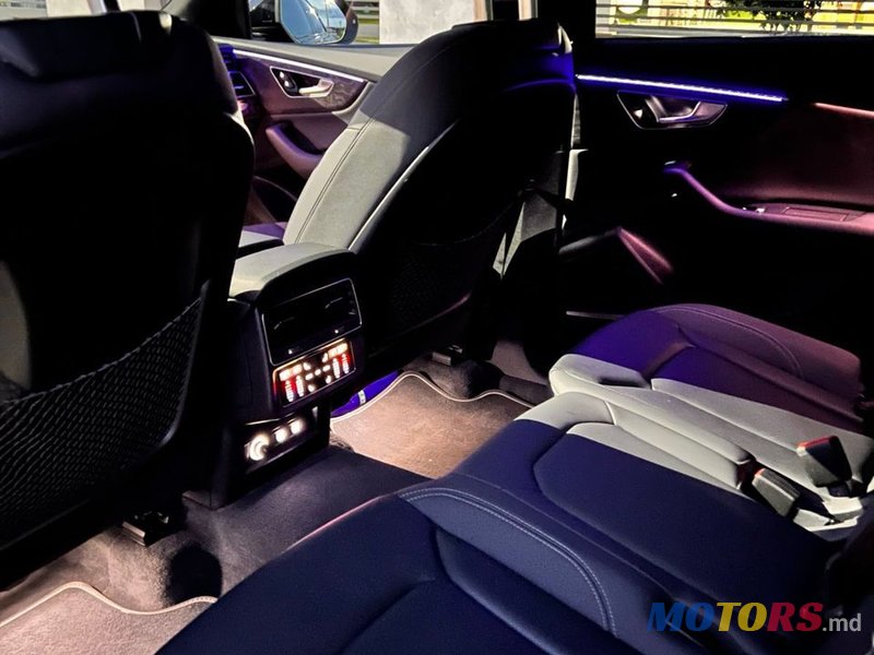 2019' Audi Q8 photo #6
