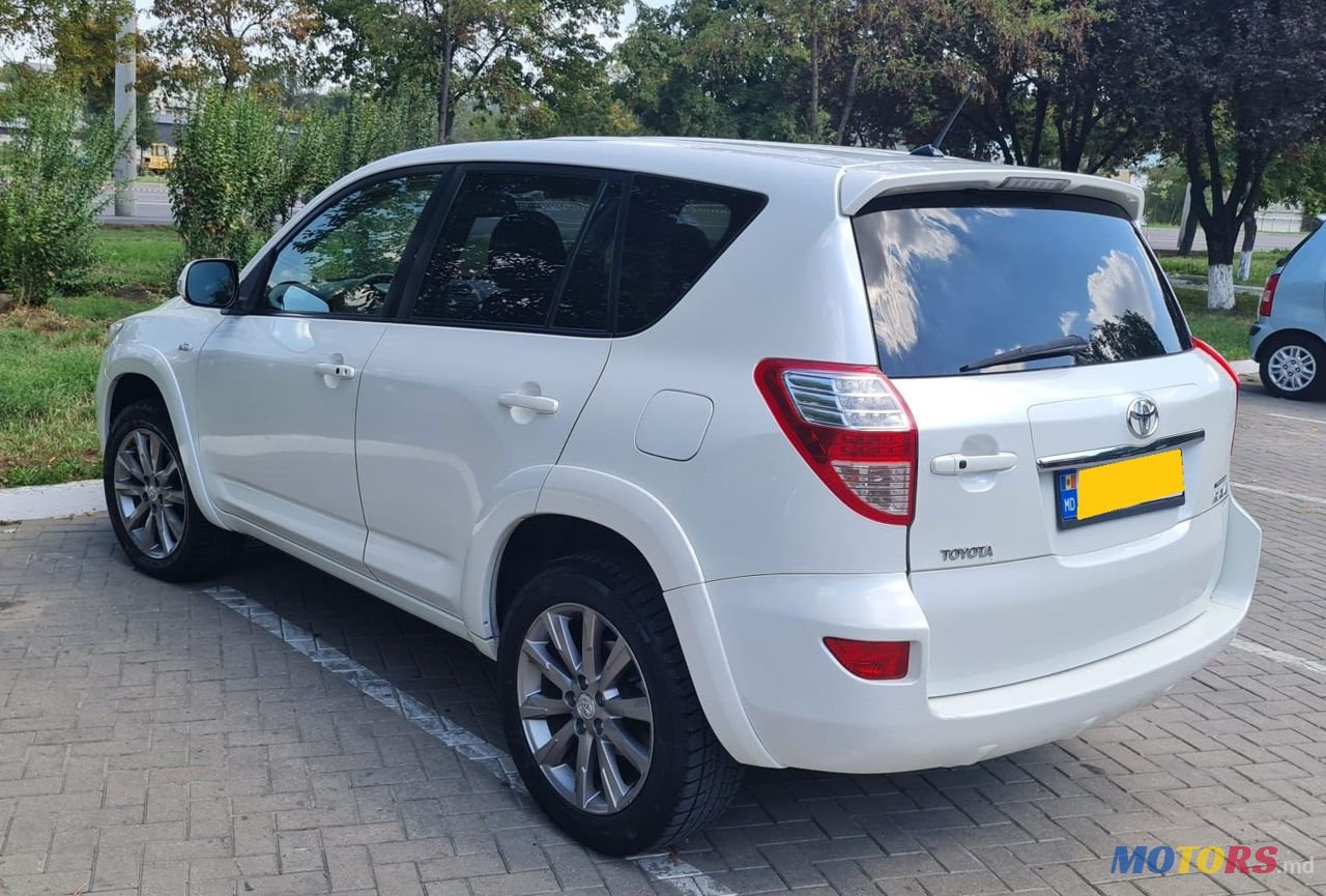 2012' Toyota RAV4 photo #4