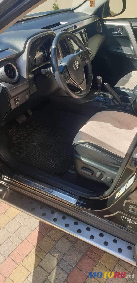 2018' Toyota RAV4 photo #4