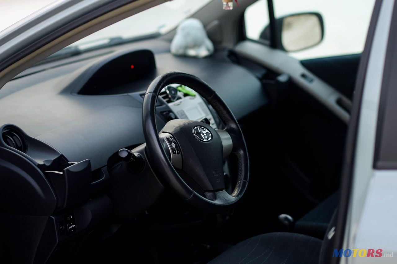 2007' Toyota Yaris photo #3