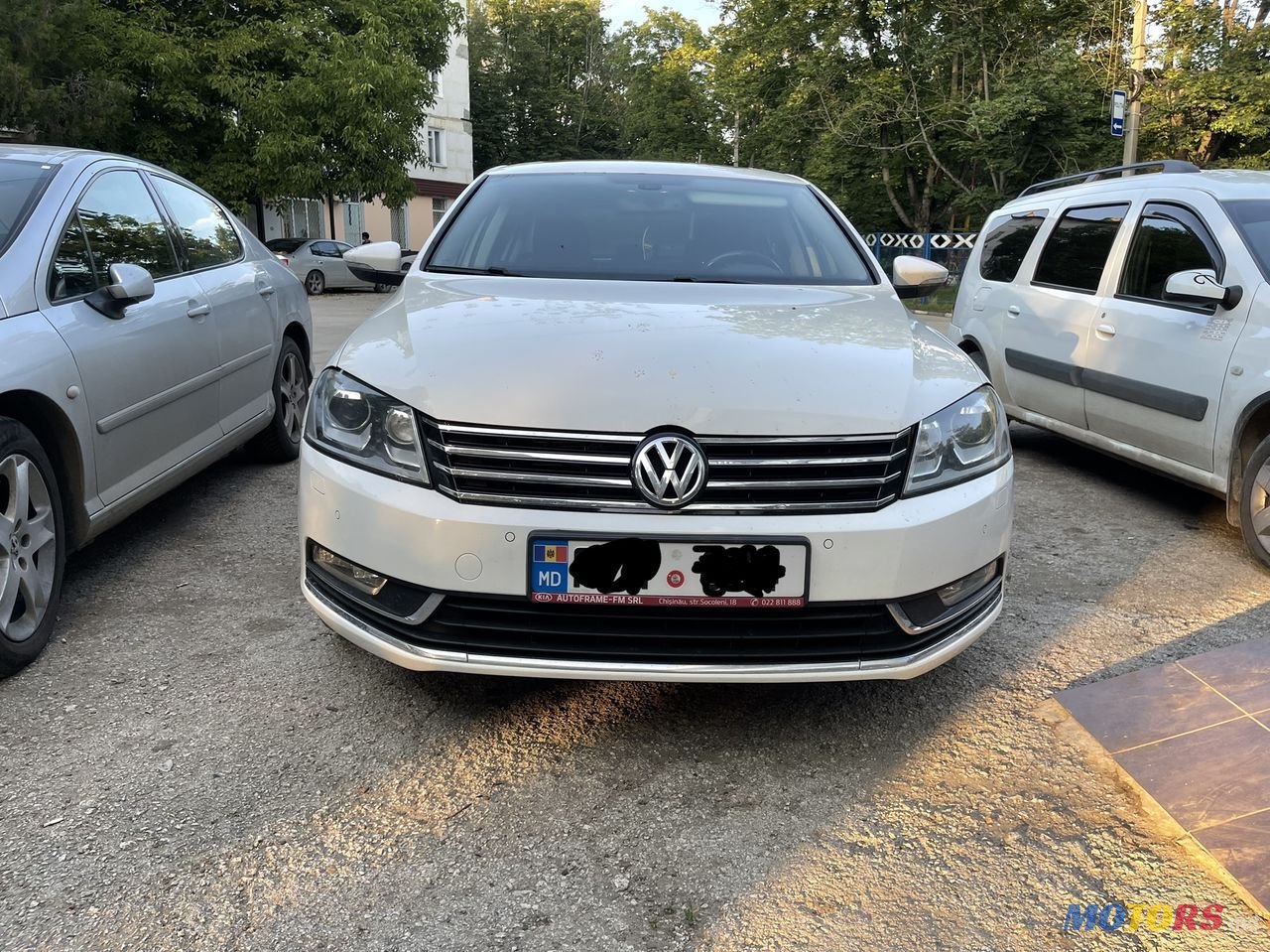 2012' Volkswagen Passat photo #2