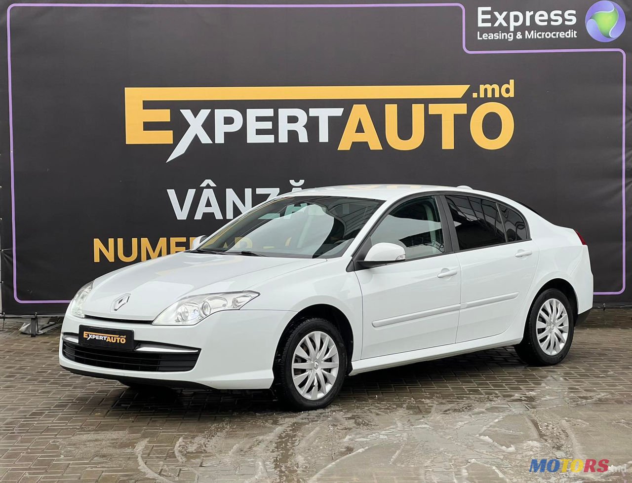 2010' Renault Laguna photo #2