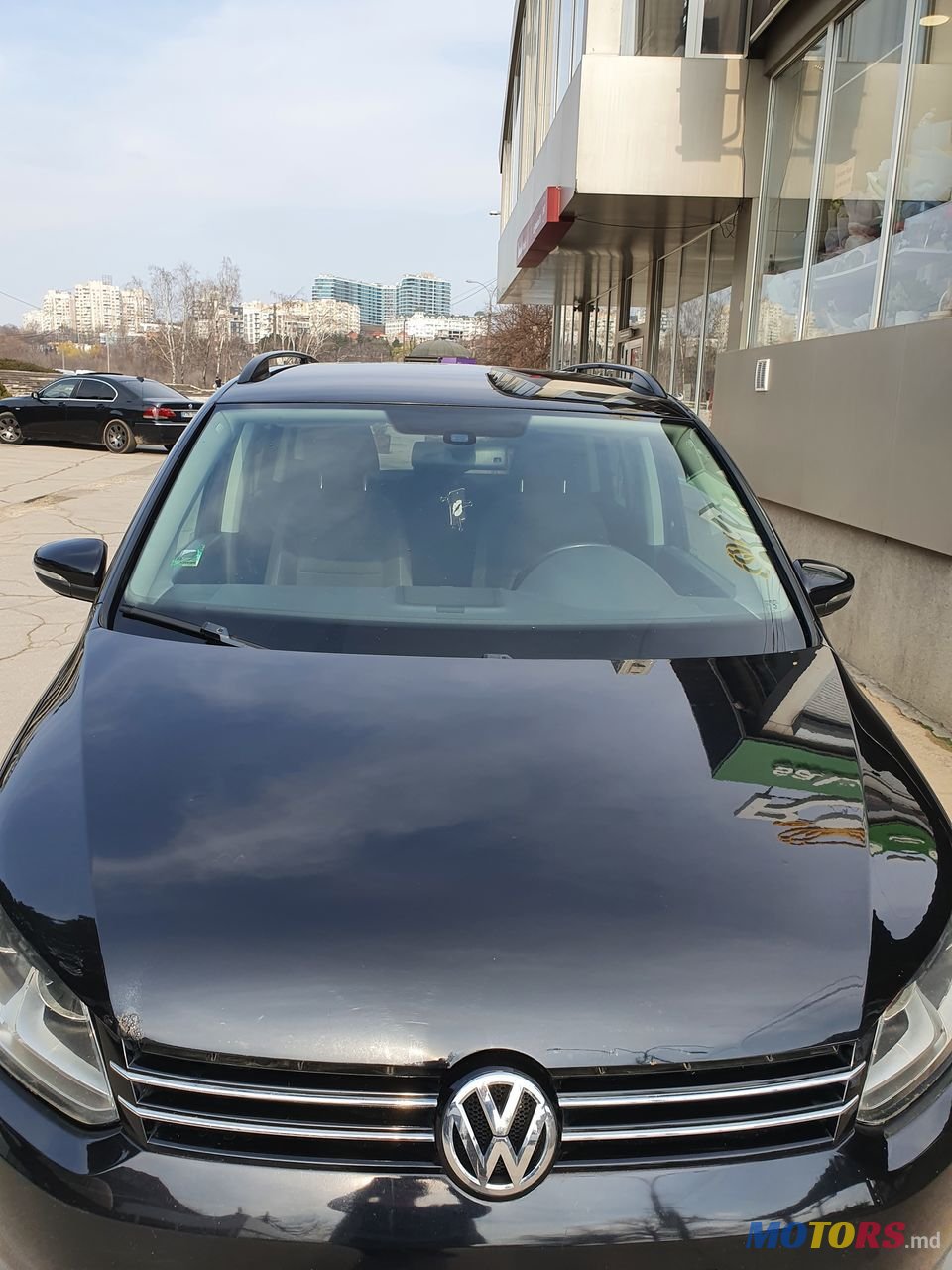 2011' Volkswagen Touran photo #3