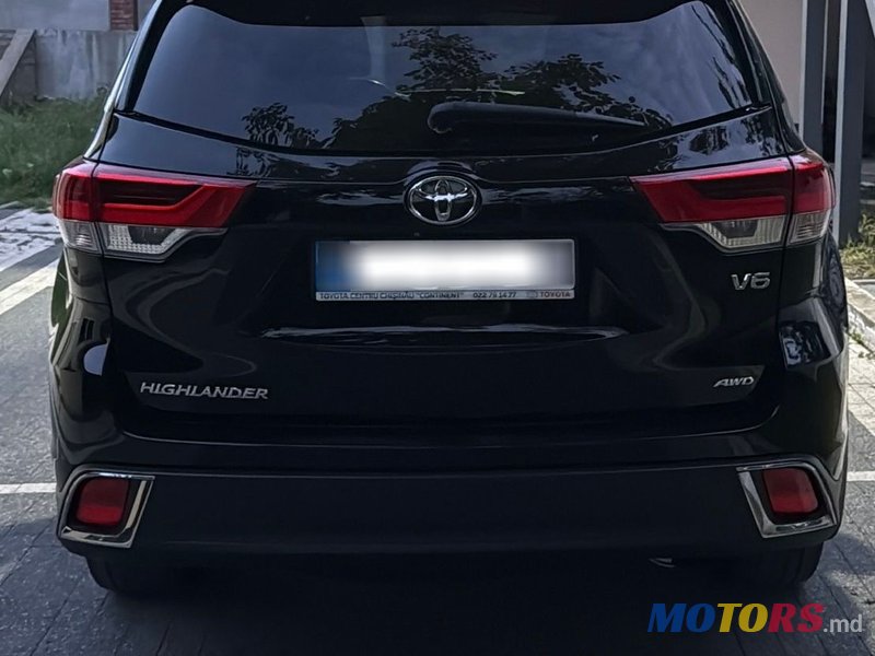 2018' Toyota Highlander photo #3