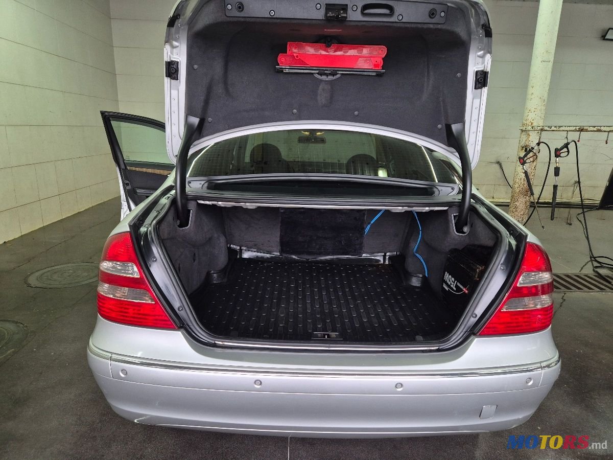 2004' Mercedes-Benz E-Class photo #6