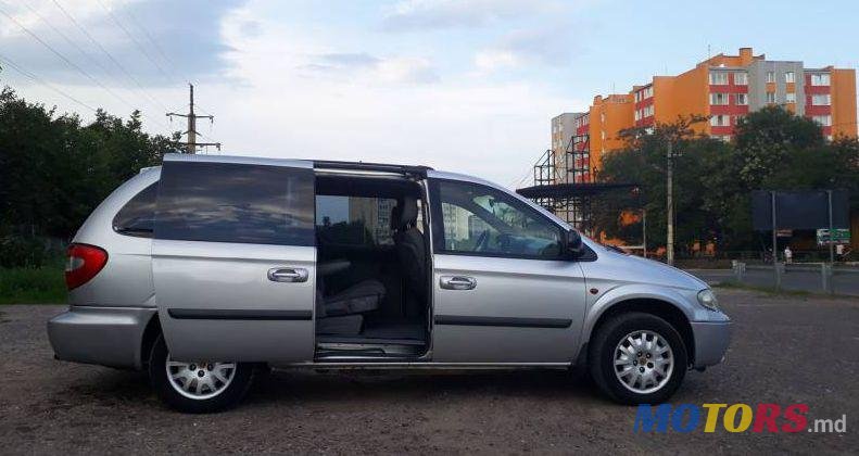 2005' Chrysler Grand Voyager photo #2