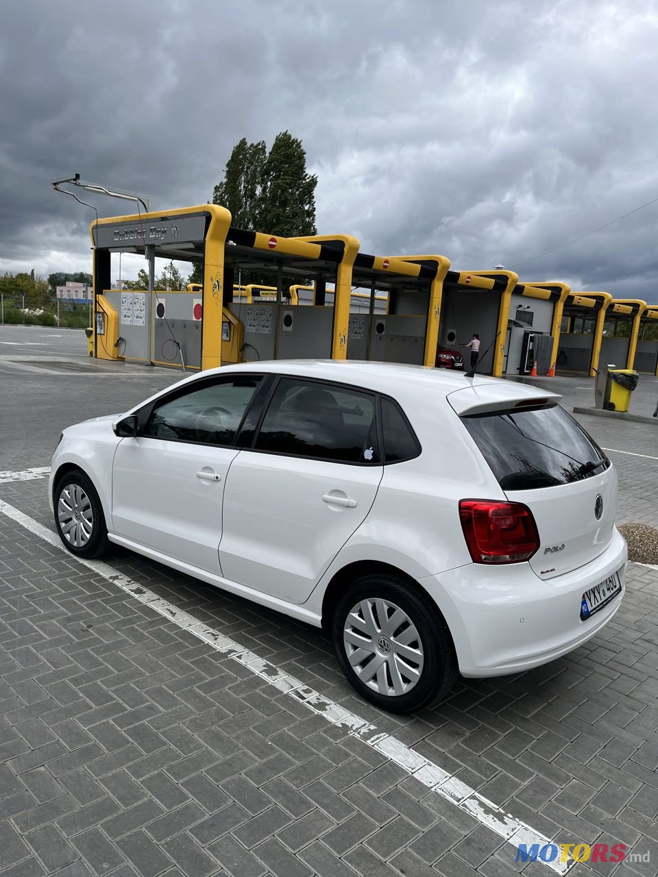 2014' Volkswagen Polo photo #3