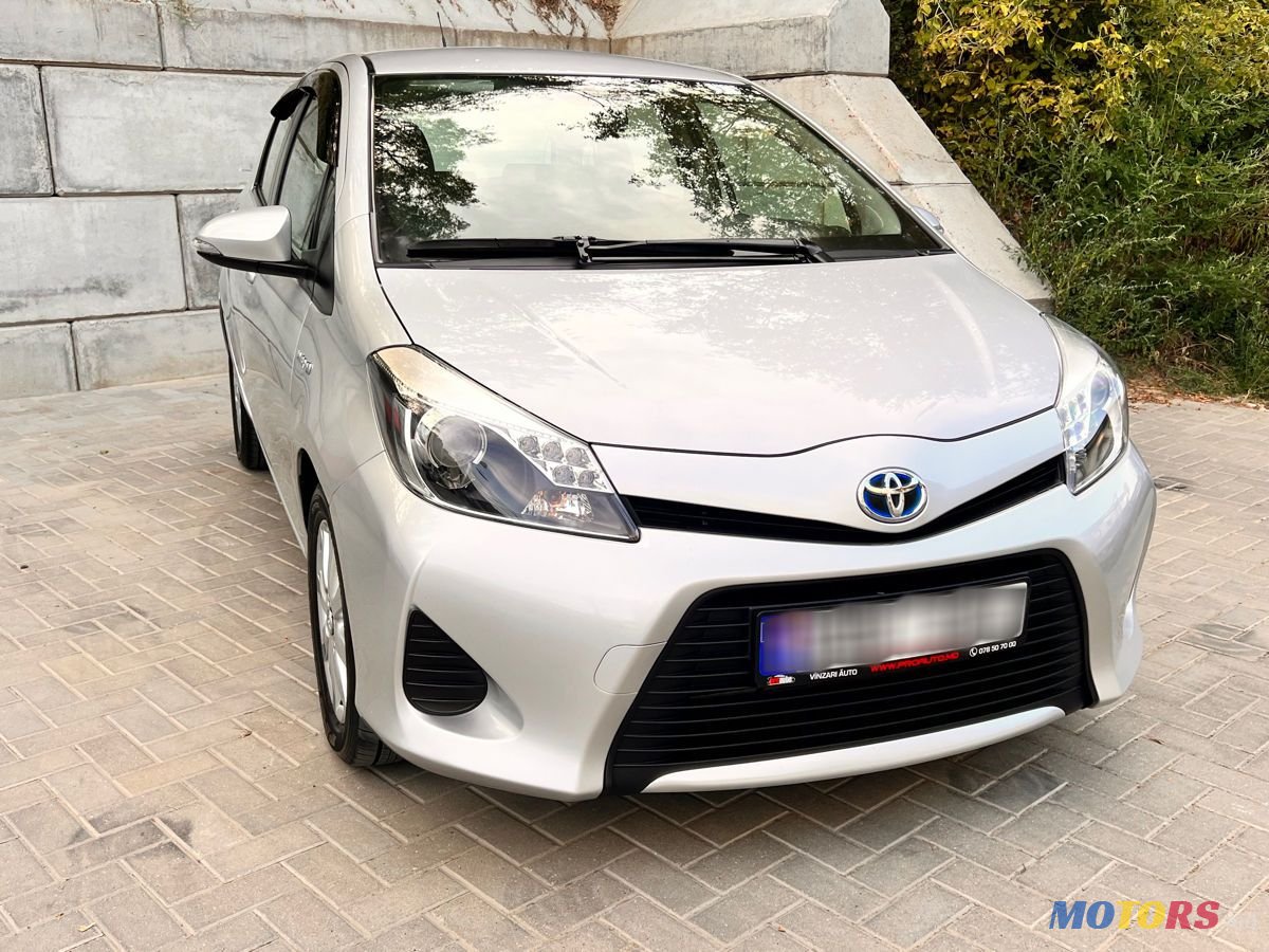 2013' Toyota Yaris photo #3