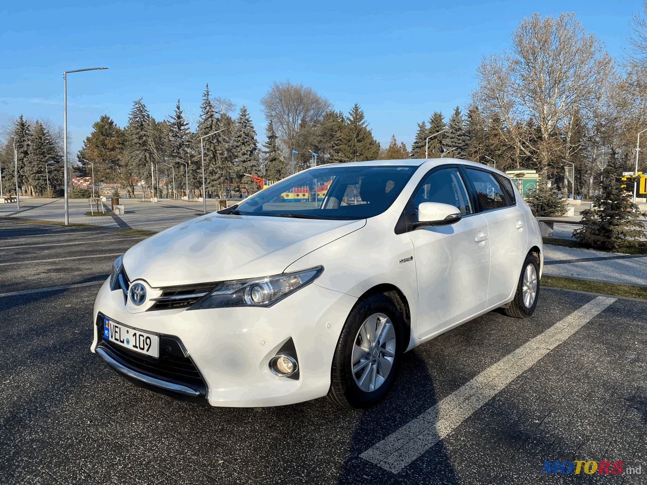 2013' Toyota Auris photo #2