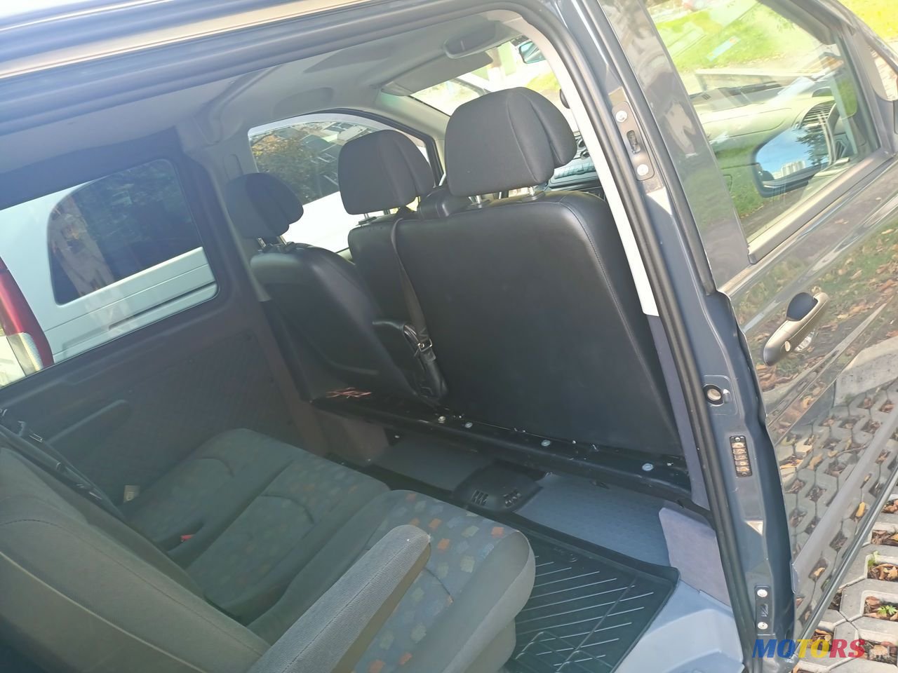 2011' Mercedes-Benz Vito photo #2