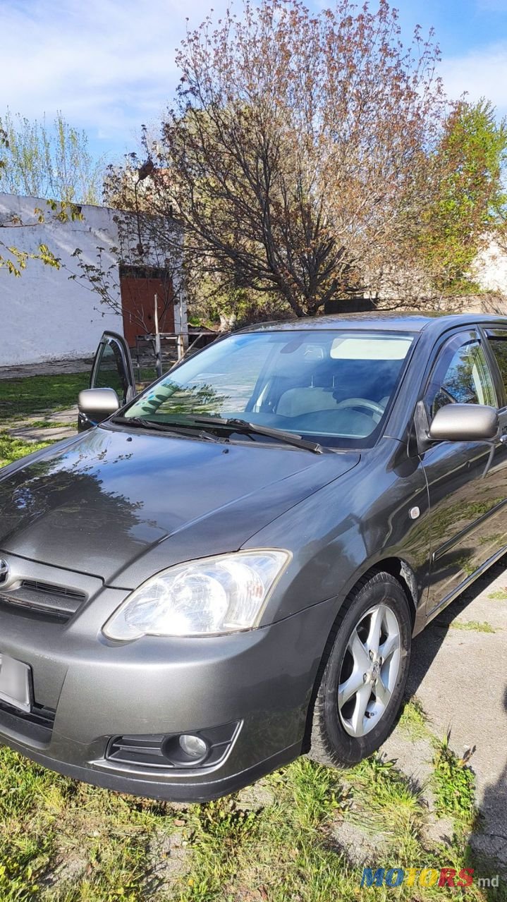 2004' Toyota Corolla photo #2