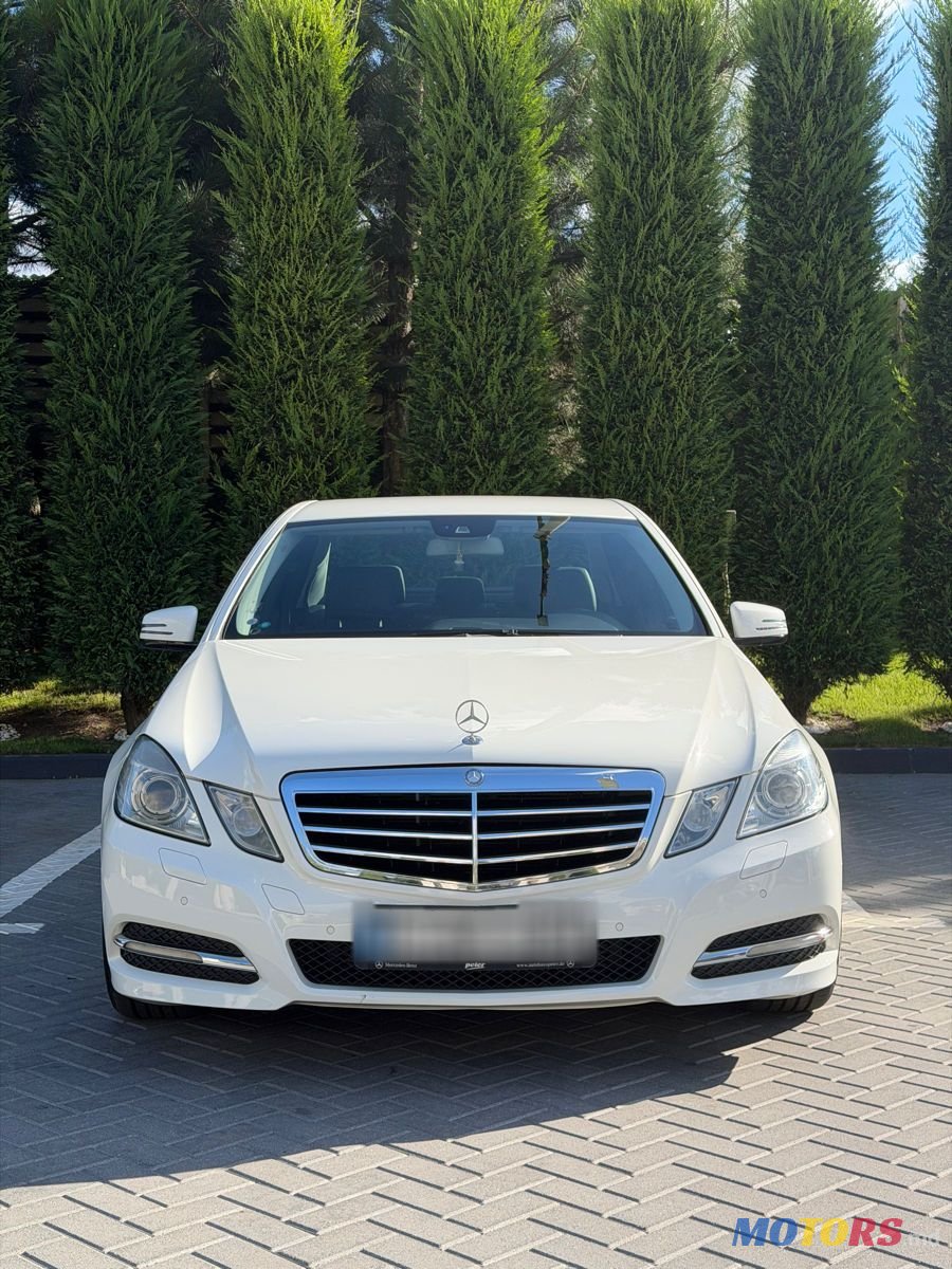 2011' Mercedes-Benz E-Class photo #2