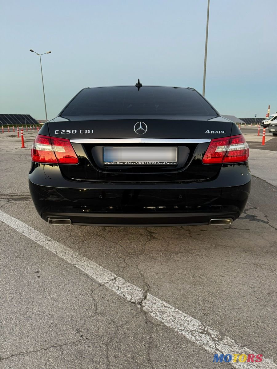 2011' Mercedes-Benz E-Class photo #4