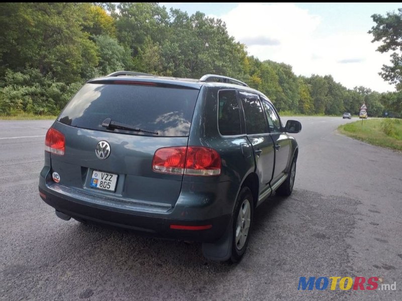 2005' Volkswagen Touareg photo #3