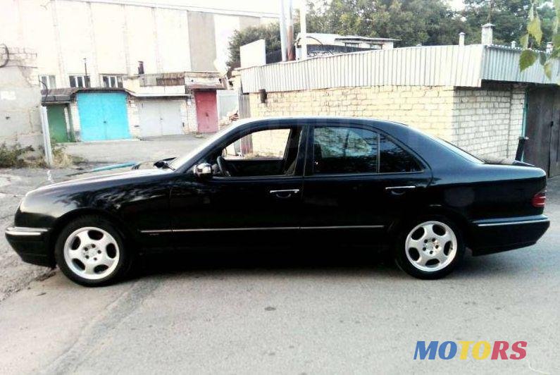 2000' Mercedes-Benz E photo #1