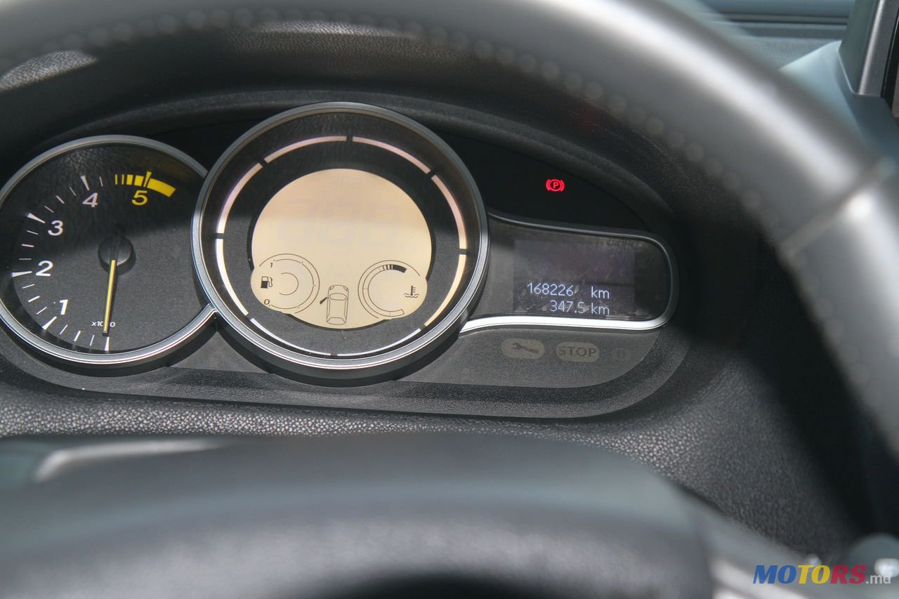 2012' Renault Megane photo #6