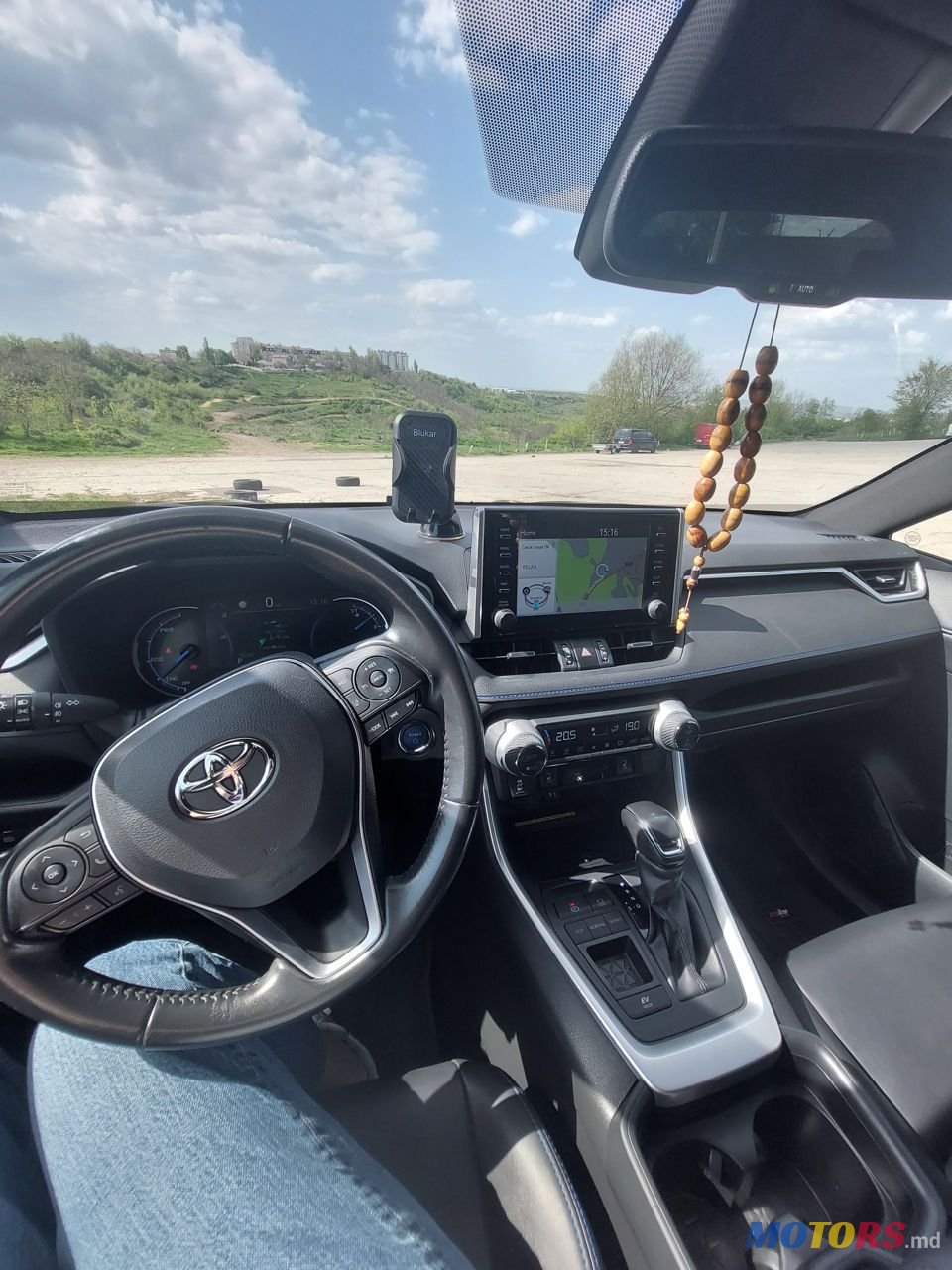 2019' Toyota RAV4 photo #6