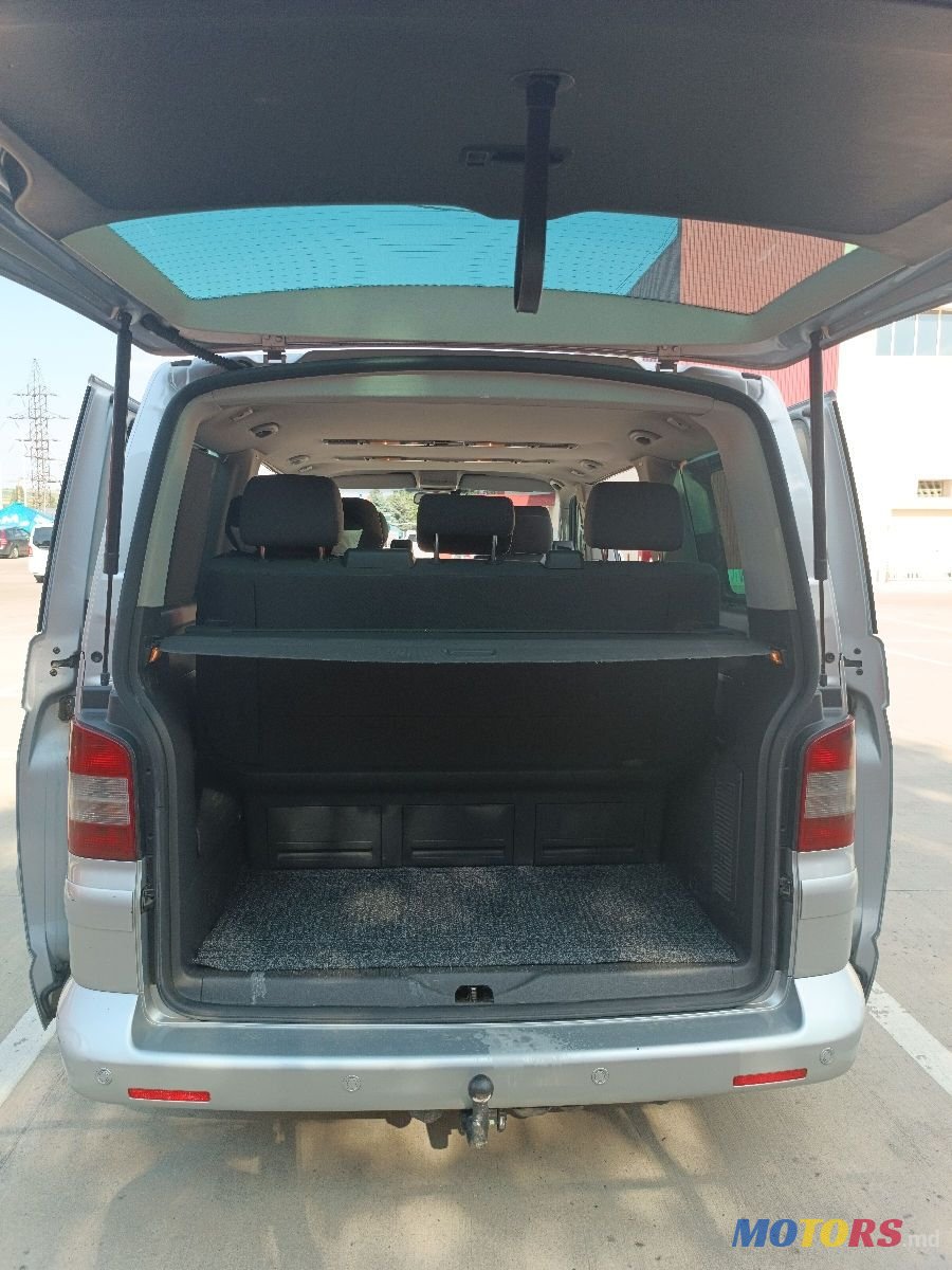 2004' Volkswagen Multivan photo #5