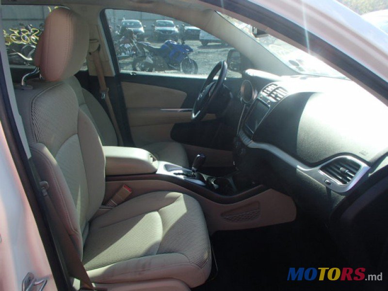 2011' Dodge Journey photo #2