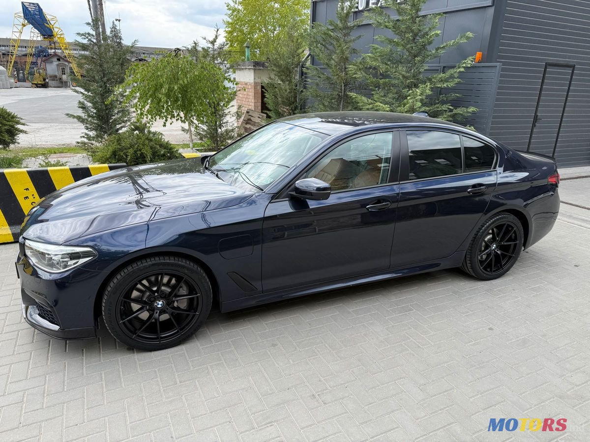 2017' BMW 5 Series photo #2
