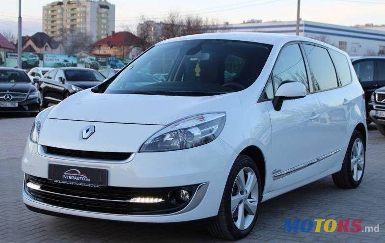2012' Renault Grand Scenic photo #2