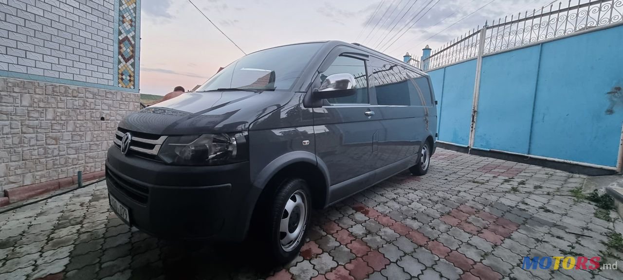 2014' Volkswagen Transporter photo #6