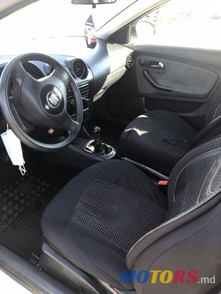 2004' SEAT Ibiza photo #4