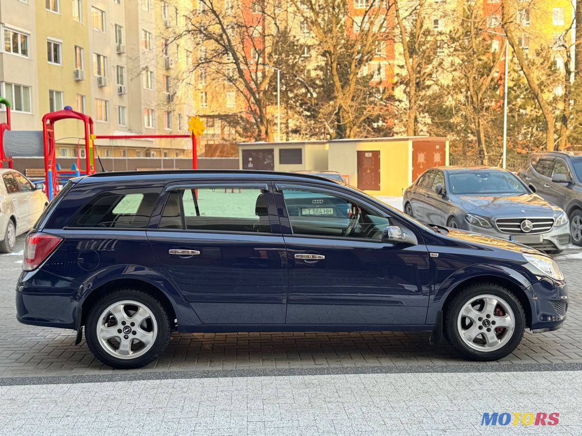 2008' Opel Astra photo #5