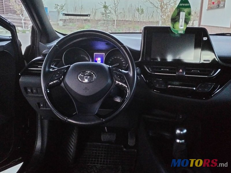 2019' Toyota C-HR photo #2