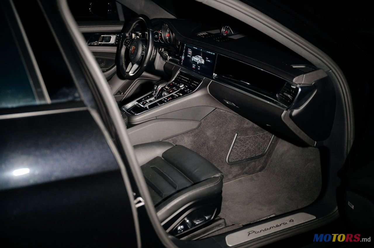 2019' Porsche Panamera photo #6
