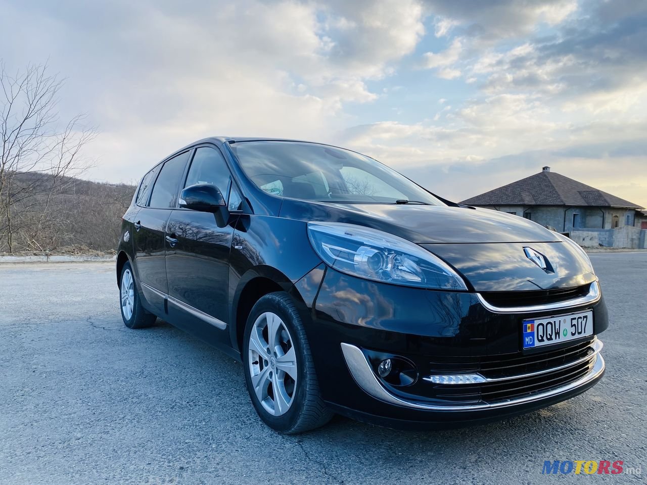 2012' Renault Grand Scenic photo #1