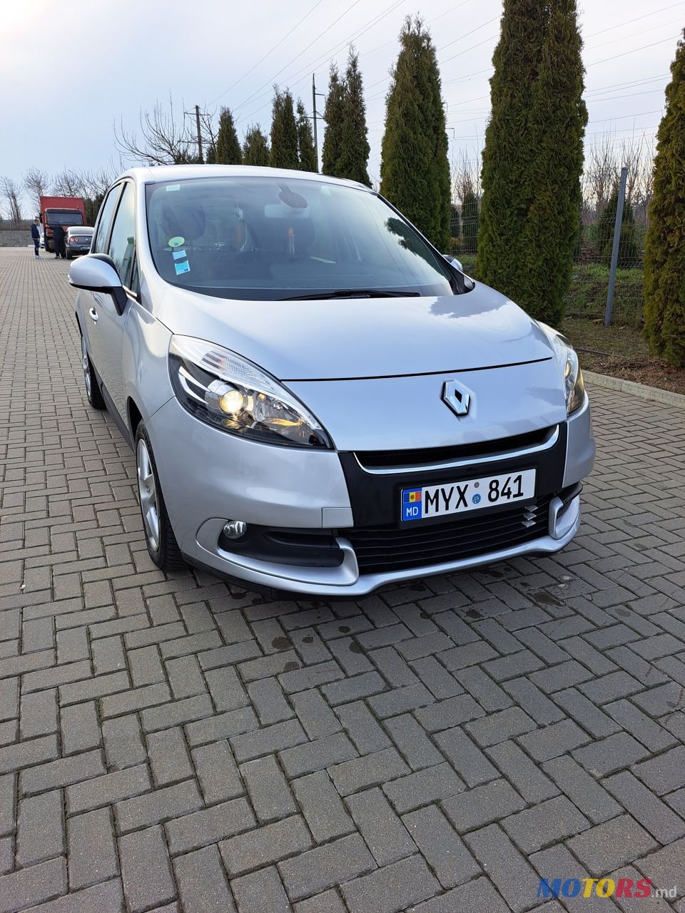 2012' Renault Scenic photo #2