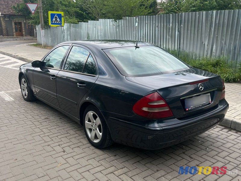 2004' Mercedes-Benz E Класс photo #3