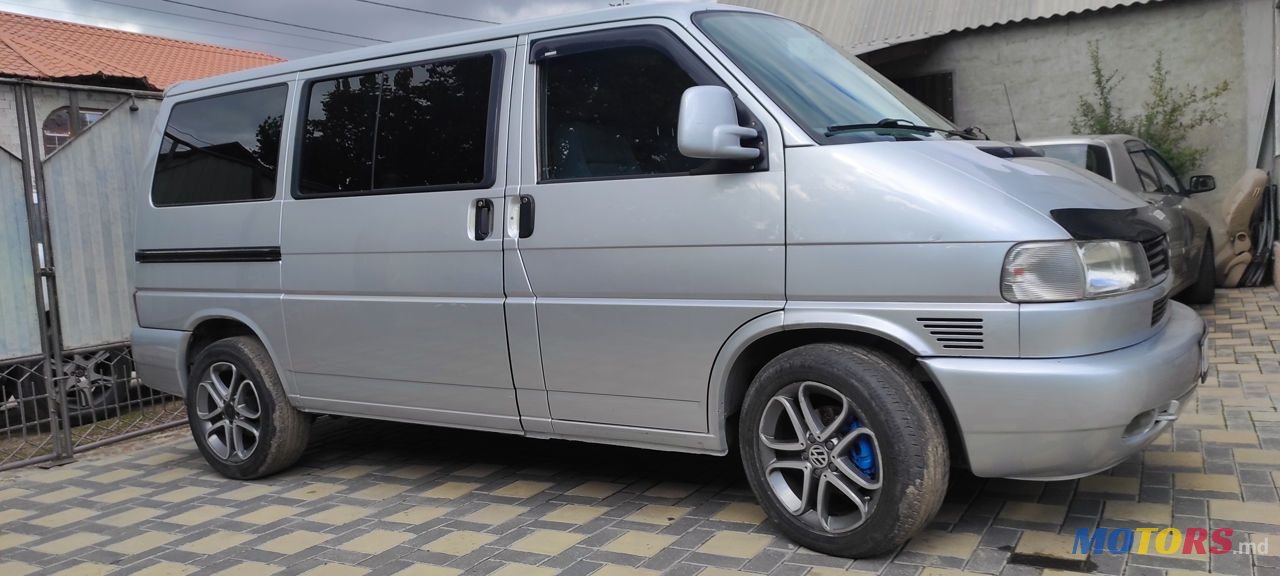 2001' Volkswagen Transporter photo #1