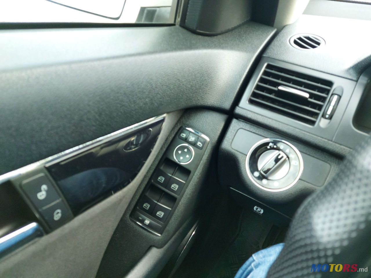 2009' Mercedes-Benz C-Class photo #3