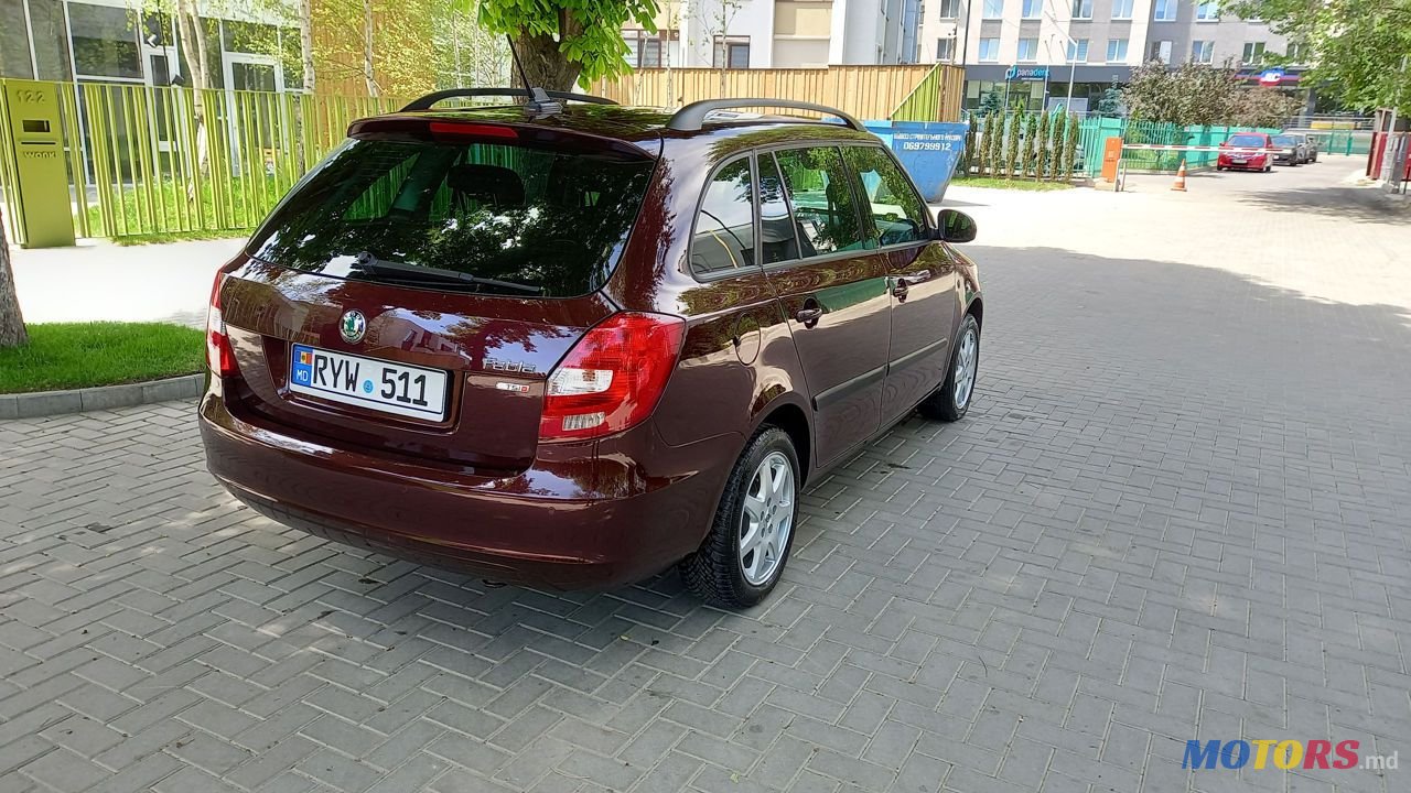2012' Skoda Fabia photo #5