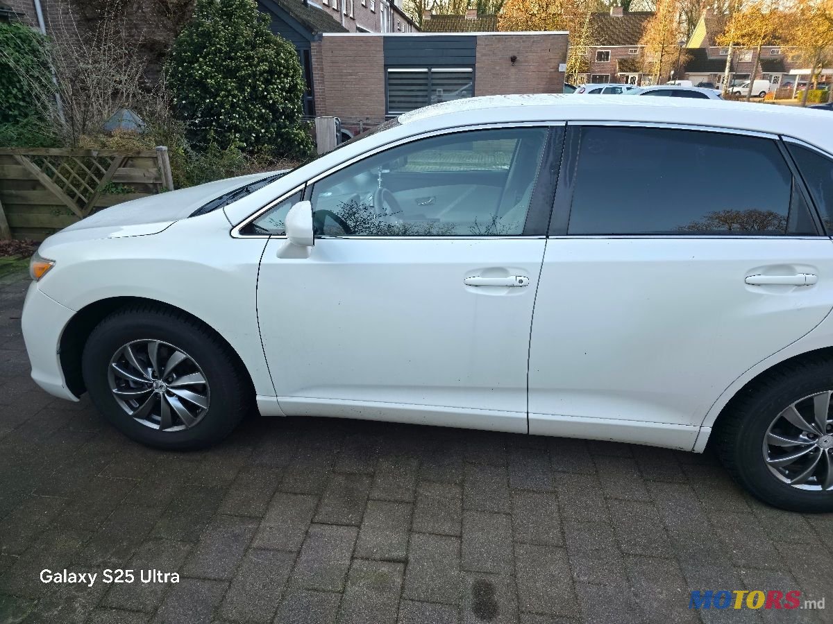 2012' Toyota Venza photo #2