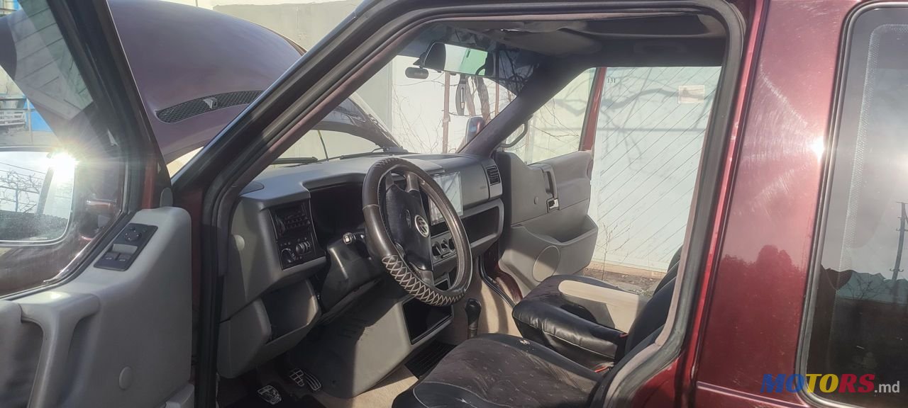 2000' Volkswagen Caravelle photo #2