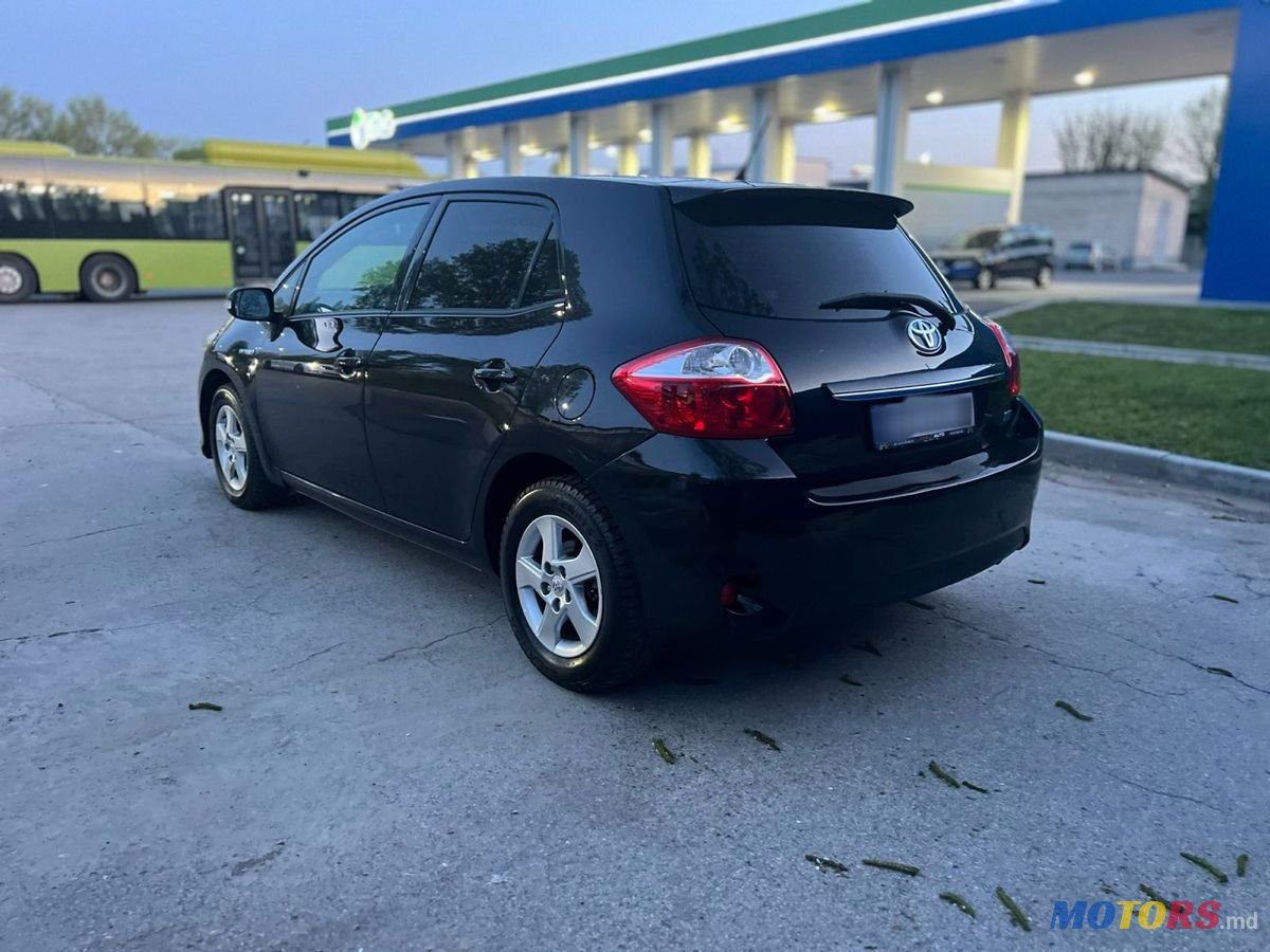 2011' Toyota Auris photo #4