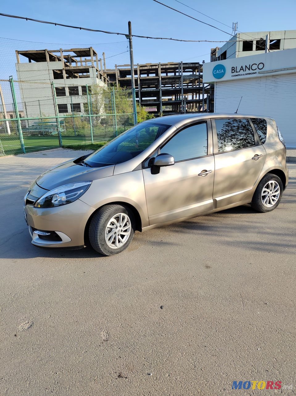 2013' Renault Scenic photo #3