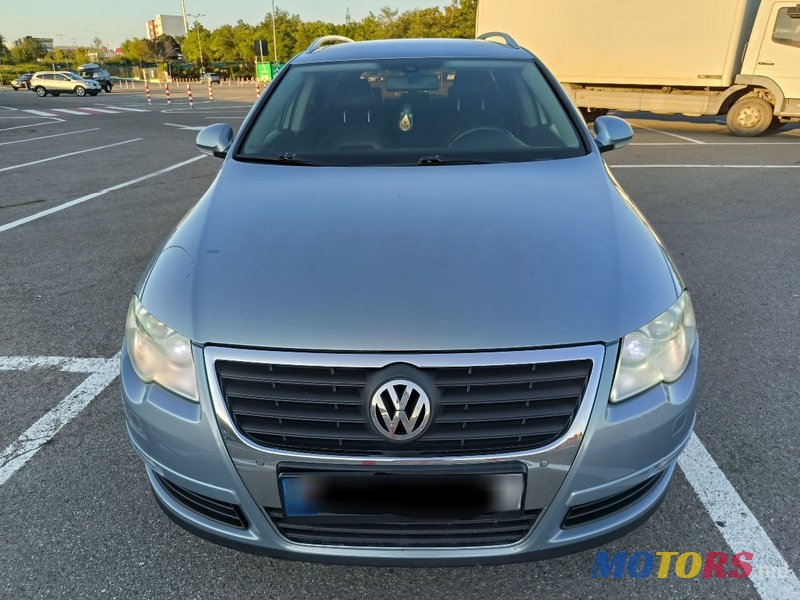 2009' Volkswagen Passat photo #2